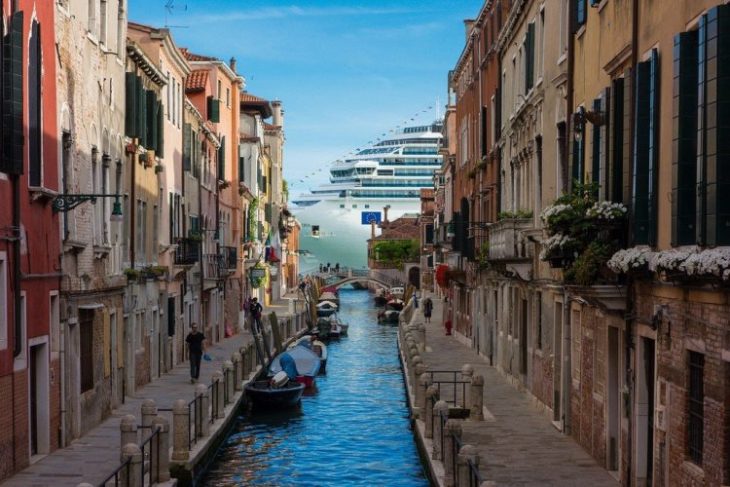 venetsiya-lainer-canal