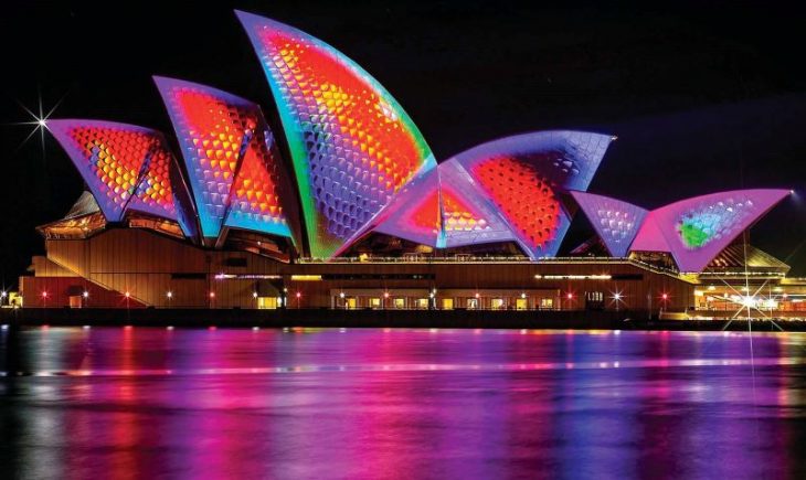 Фестиваль света «Яркий Сидней»: 55 фото люминесцентного Сиднейского оперного театра
